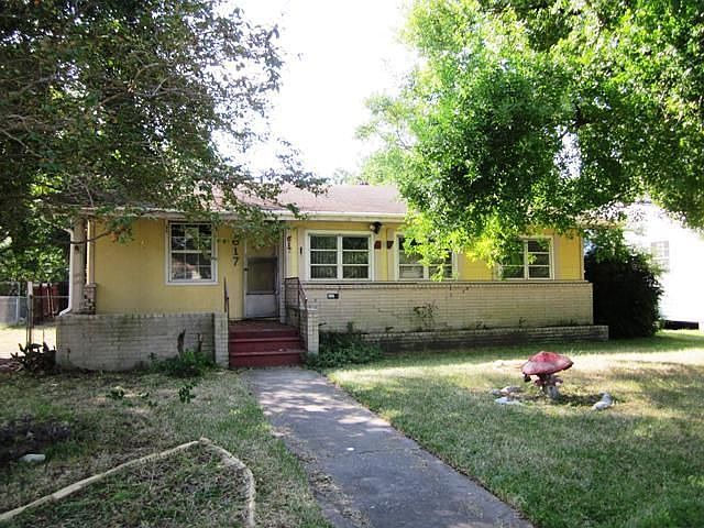 1st image of 617 16th Ave N