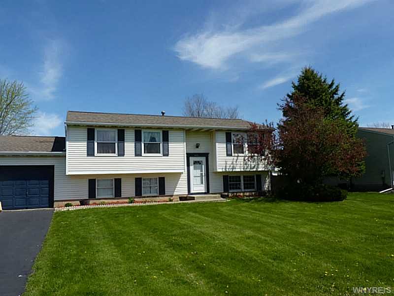 2nd image of 8110 Ashwood Dr