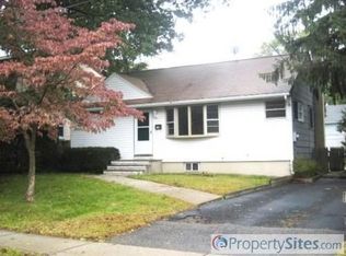 73 Dora Ave, Waldwick, NJ 07463