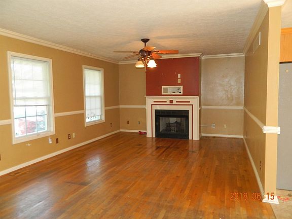 3rd image of 204 Bridgeside Dr