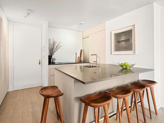 3rd image of 250 W 90th St APT 16G