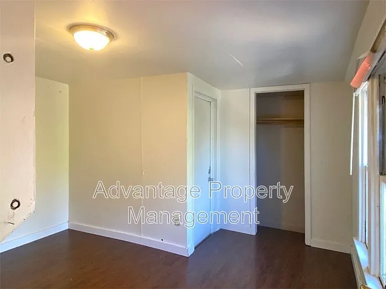 240 NW 9th St #4 — Photo 10