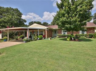1401 Parkwoods Ter, Midwest City, OK 73110