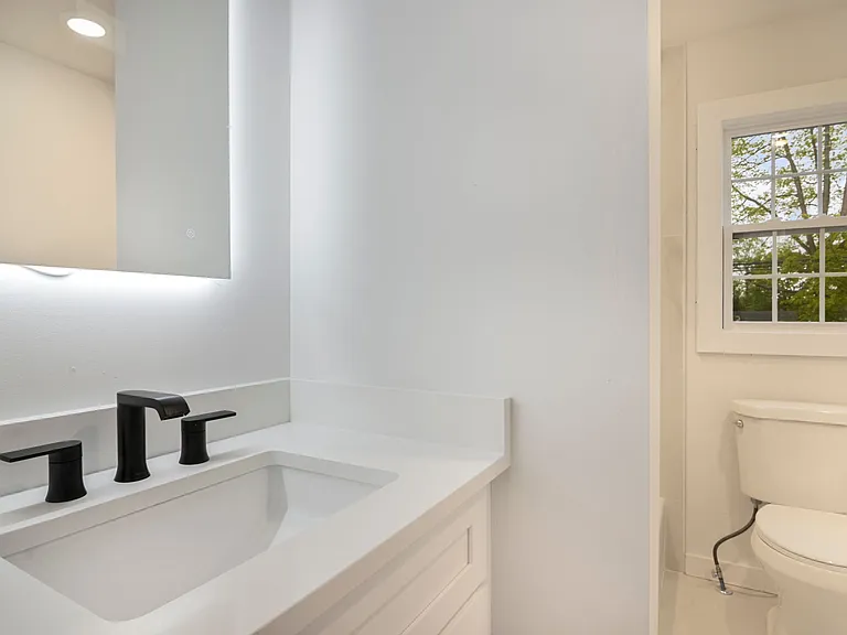 4 Morris Ave — Photo 5