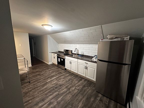 4th image of 138 Warren St #3