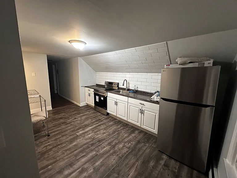 138 Warren St #3 — Photo 4