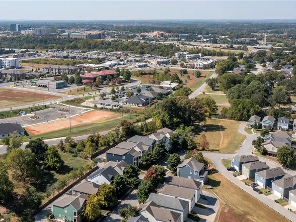 3706 W Cherokee Rd, Rogers, AR 72758