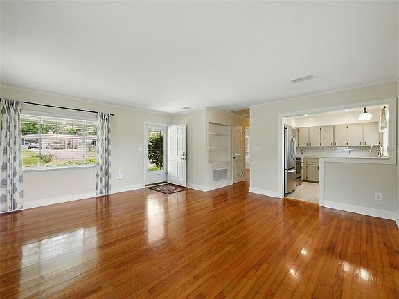 5th image of 1426 Crestview Dr