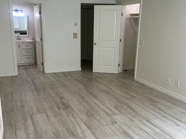 14762 Vanowen St #100 — Photo 6