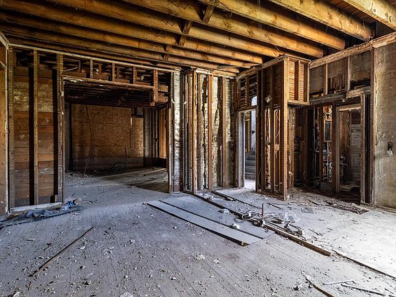 11th image of 2825 W State STREET