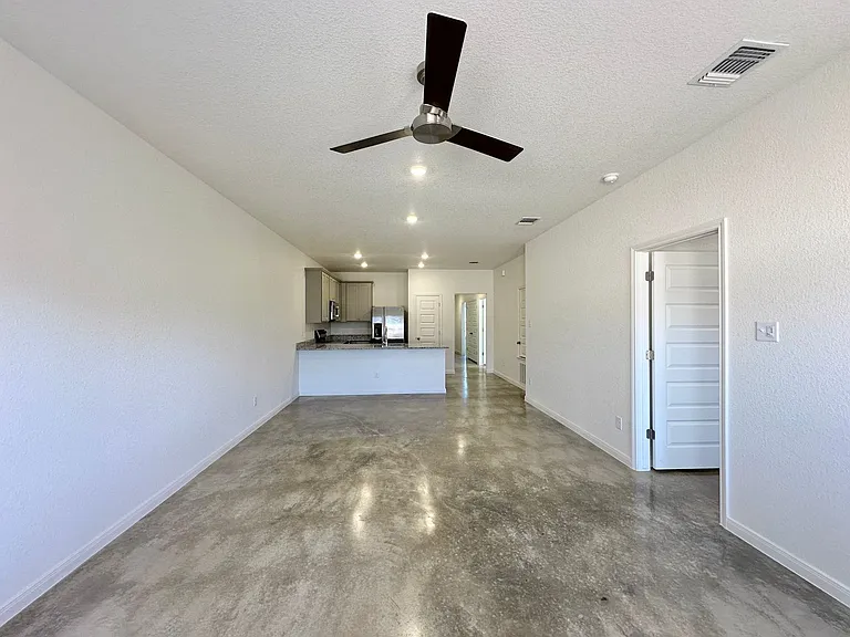 905 Cherry Laurel Ln — Photo 20