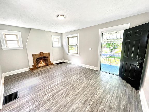 3rd image of 1859 Northcut Ave