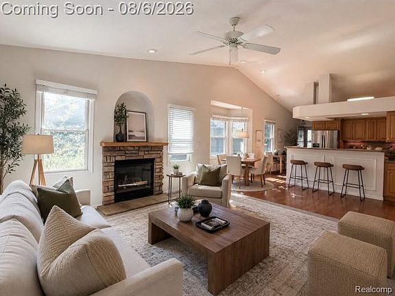 5th image of 255 Creekwood Cir