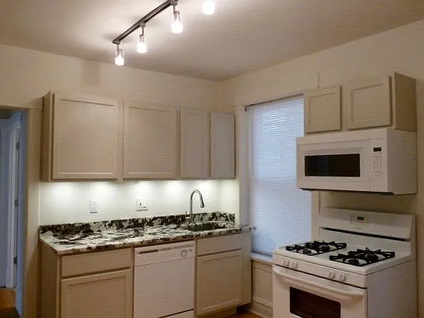2 bed, 750 sqft, $1,775 — Photo 2