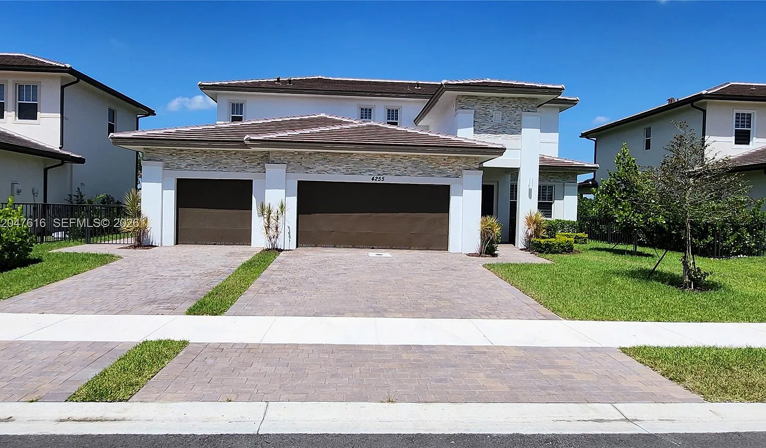 Crescent Ridge — Photo 1