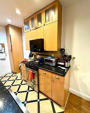 2nd image of 405 E 72nd St APT 3A