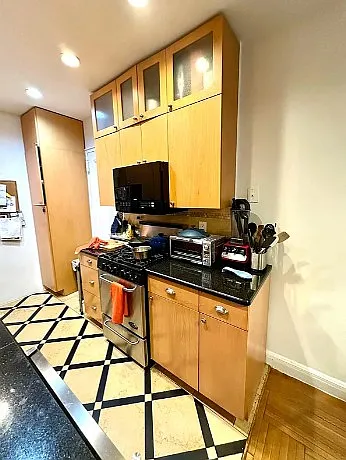 405 E 72nd St #3A — Photo 2