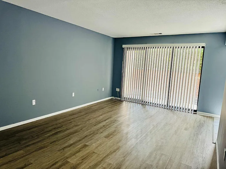 24 Shrewsbury Green Dr #B — Photo 7