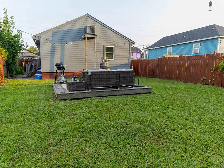 2553 N Rocheblave St — Photo 11