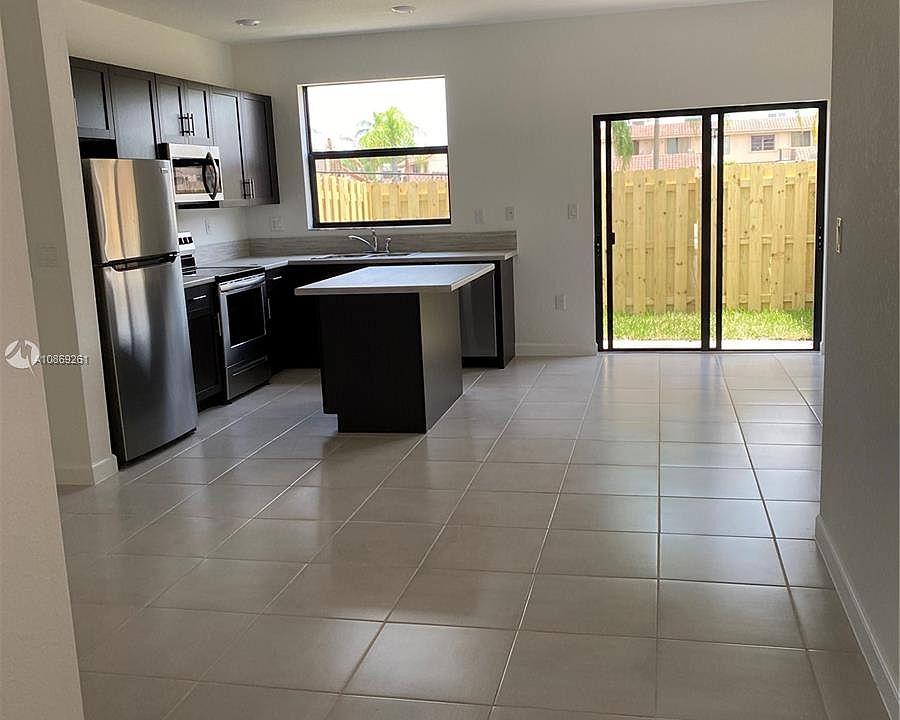 2nd image of 732 NE 207th Ln