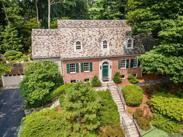 34 Bancroft Rd, Wellesley, MA 02481