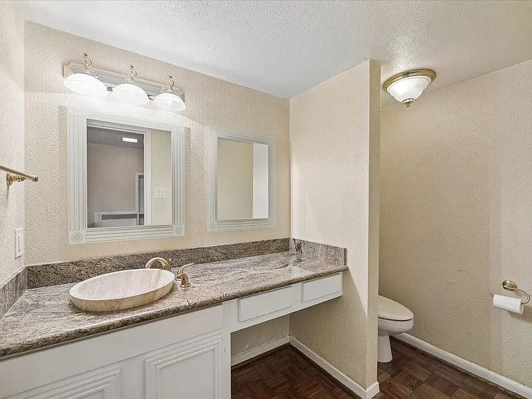 1617 W Sam Houston Pkwy S — Photo 8