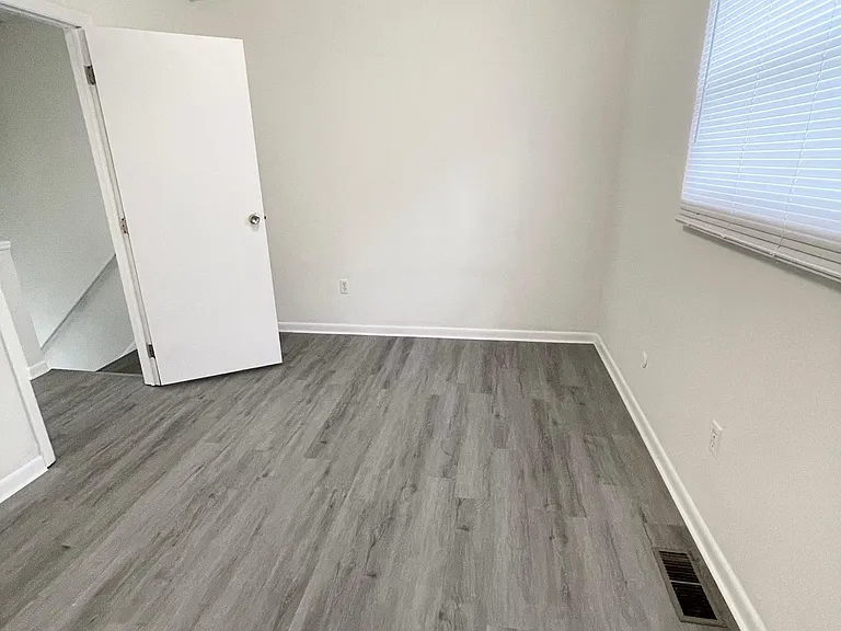 135 E Maynard Ave — Photo 16