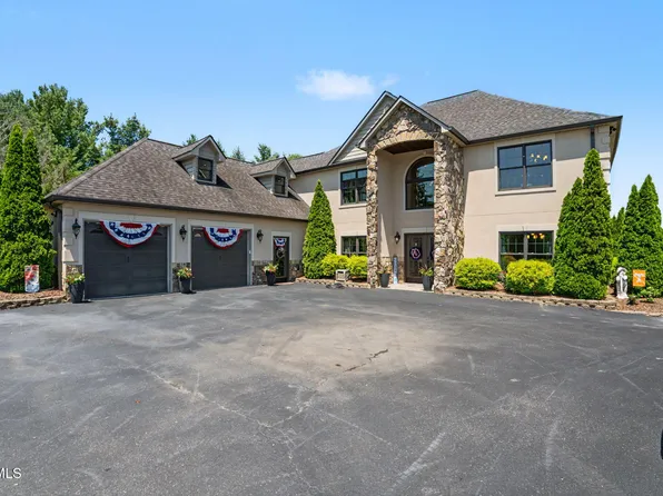 134 Country Acres Dr, Elizabethton, TN 37643