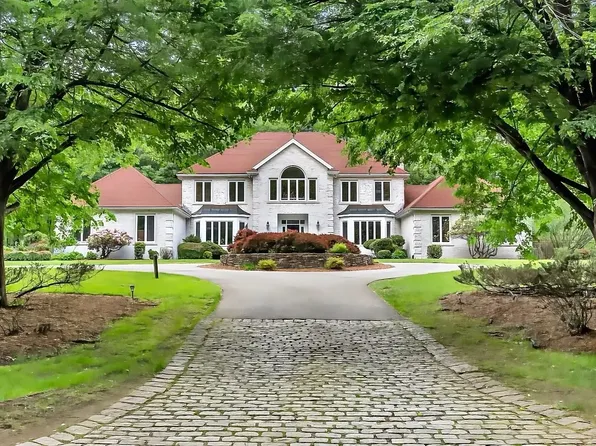 784 Strawberry Hill Rd, Concord, MA 01742