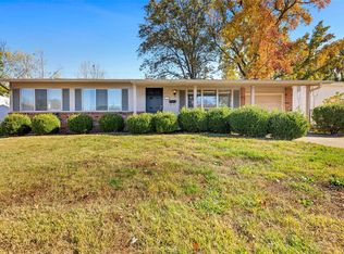 2160 Glenoro Dr, Florissant, MO 63033