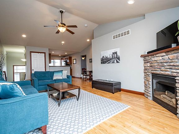 3rd image of 1824 Goose Lake Cir