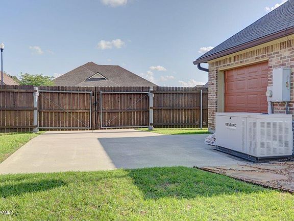 4th image of 105 Brook Hill Dr