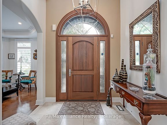 3rd image of 203 Burloak Dr