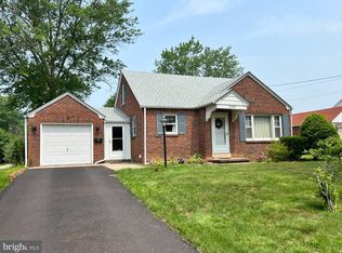 2060 Oak Ave, Hatfield, PA 19440