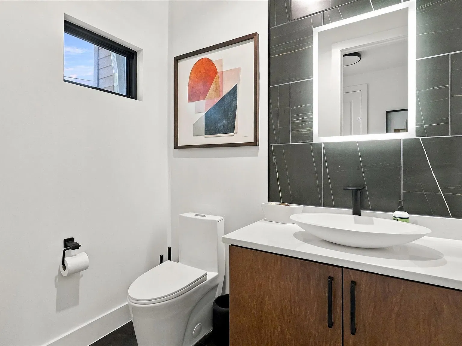 3 bed, 2.5 bath, 1962 sqft, $3,450 — Photo 4