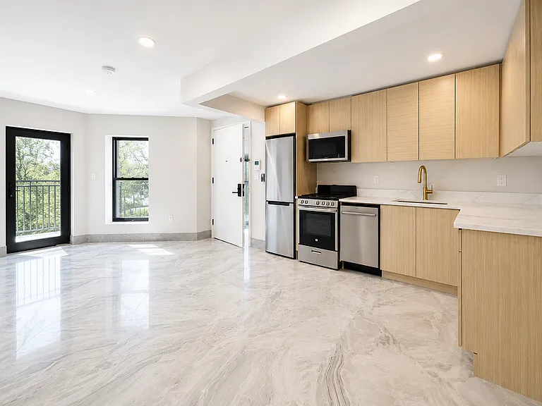 637 Quincy St #1 — Photo 2