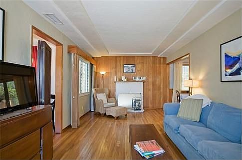 2 bedroom, 1 bath, 887 sq. ft.