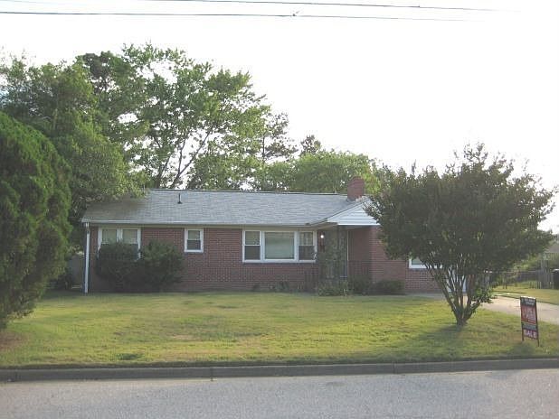 1st image of 15 Woodbridge Dr