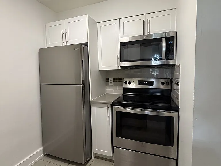 145 Wellington St W #306 — Photo 8
