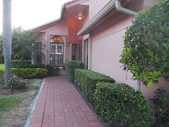 3rd image of 7633 B Lexington Club Boulevard