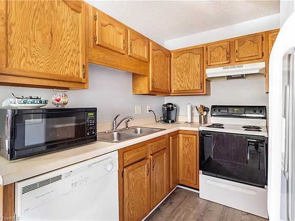 3rd image of 1700 Willa Place Dr