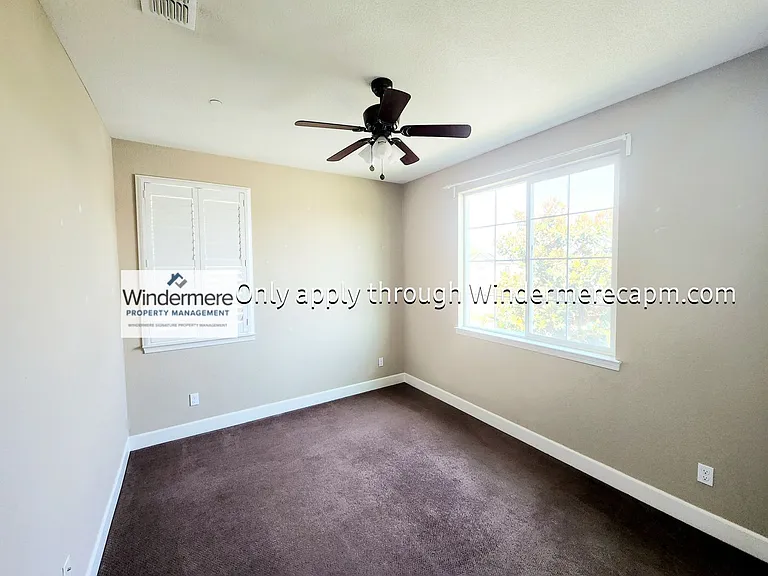 1563 Parkside Way — Photo 15