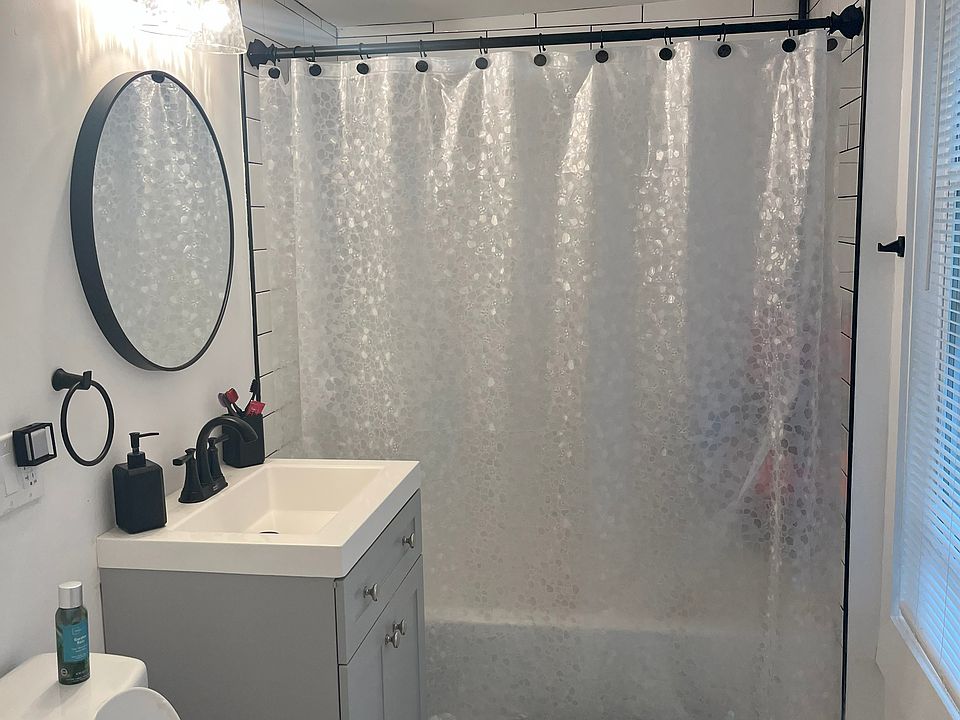 2nd image of 1095 Main St #2