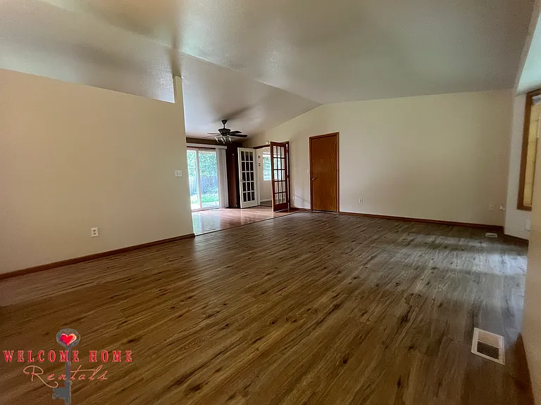 17819 Upland Dr SE — Photo 4
