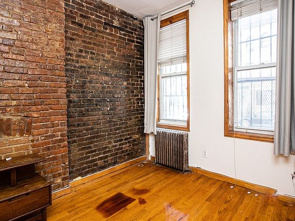 2nd image of 62 Wyckoff Ave APT 1R