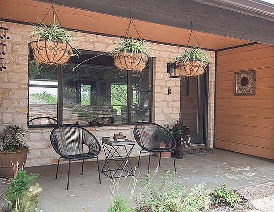 4th image of 425 Hill Country Trl