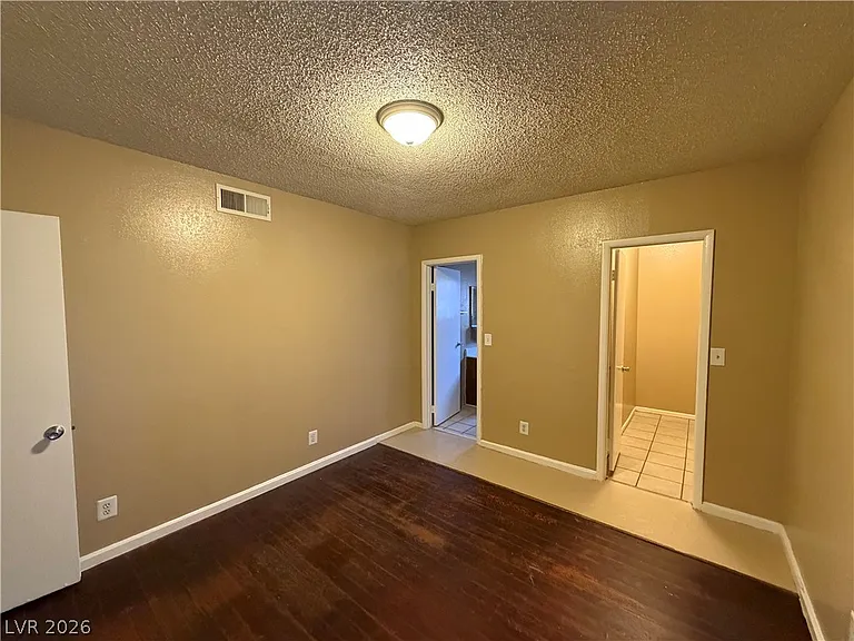 110 Silver St — Photo 38