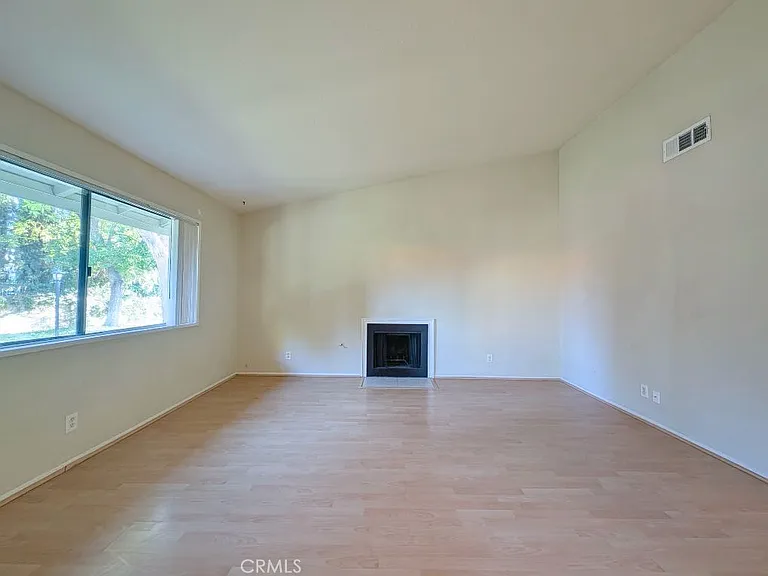 1965 Coulston St #10 — Photo 36