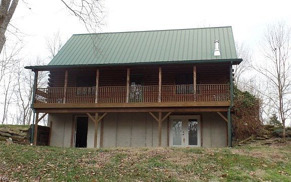 2nd image of 2400 Lake Ln