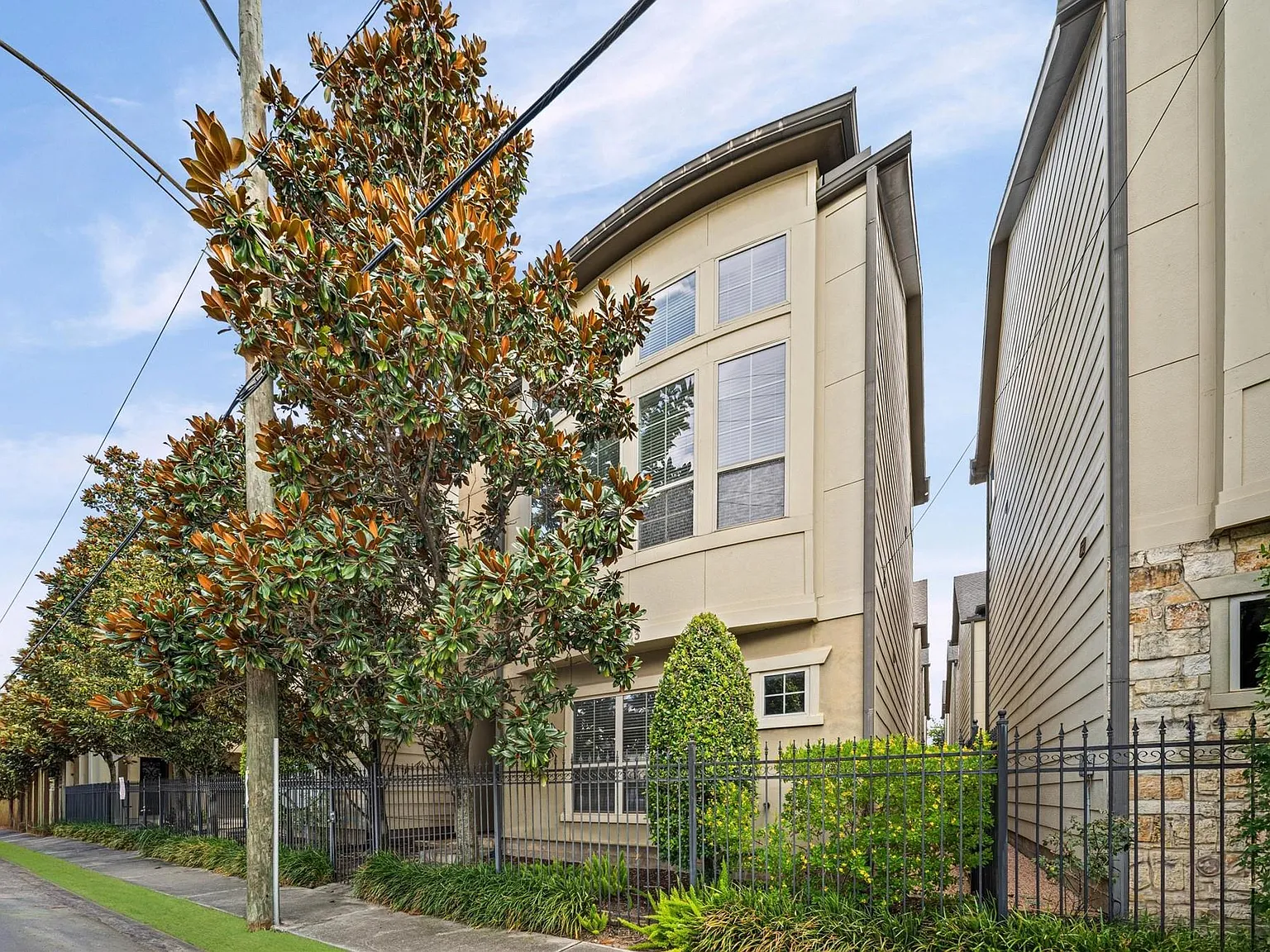 3 bed, 3.0 bath, 1730 sqft, $2,700 — Photo 2